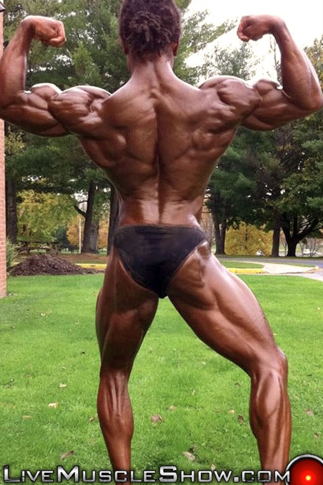 Live-Muscle-Show-Brice-King-veiny-arms-V-shaped-back-round-ripped-waist-abs-obliques-quads-bubble-butt-004-male-tube-red-tube-gallery-photo